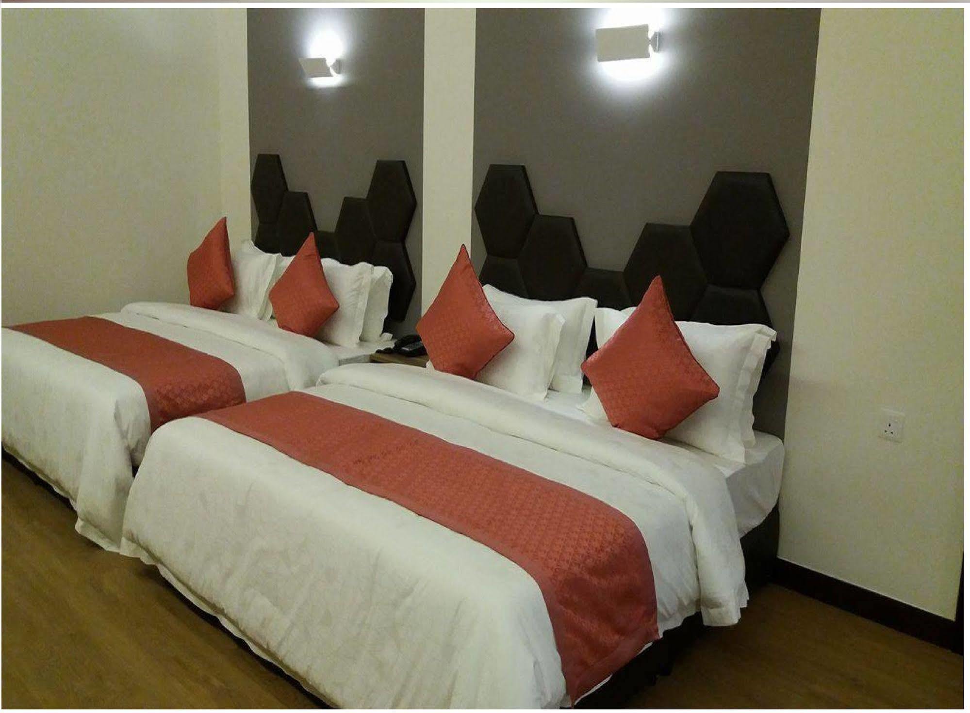 Memoire Hornbill Hotel Kuching Exteriör bild